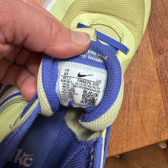 Nike Sneakers in Yellow and Blue - Picture 7 of 7